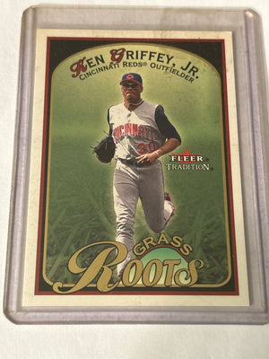 2001 Fleer Tradition - Grass Roots Ken Griffey Jr. #14 of 15